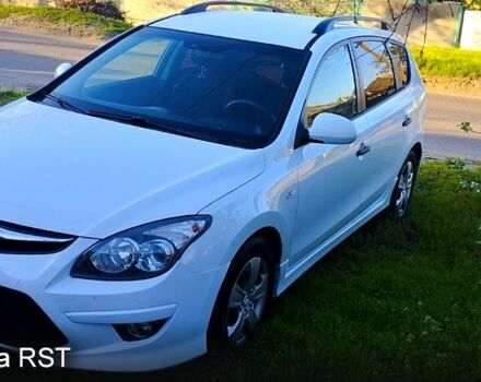 Білий Хендай i30, об'ємом двигуна 1.6 л та пробігом 225 тис. км за 6300 $, фото 3 на Automoto.ua