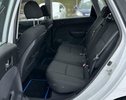 Белый Хендай i30, объемом двигателя 1.6 л и пробегом 182 тыс. км за 7999 $, фото 11 на Automoto.ua