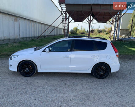 Білий Хендай i30, об'ємом двигуна 1.58 л та пробігом 208 тис. км за 8200 $, фото 4 на Automoto.ua