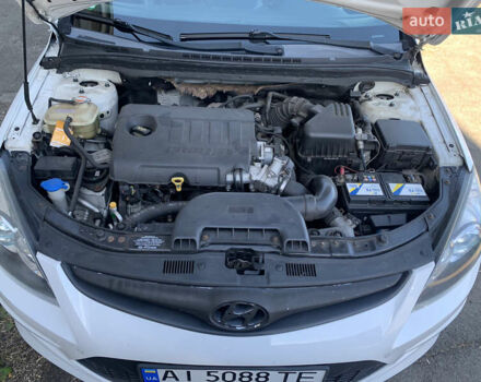 Білий Хендай i30, об'ємом двигуна 1.58 л та пробігом 208 тис. км за 8200 $, фото 6 на Automoto.ua