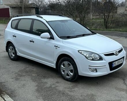 Білий Хендай i30, об'ємом двигуна 1.6 л та пробігом 300 тис. км за 6000 $, фото 3 на Automoto.ua