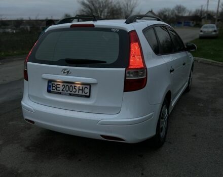 Білий Хендай i30, об'ємом двигуна 1.6 л та пробігом 300 тис. км за 6000 $, фото 2 на Automoto.ua