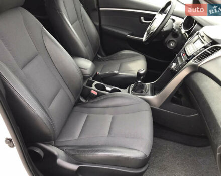 Белый Хендай i30, объемом двигателя 1.6 л и пробегом 239 тыс. км за 8900 $, фото 65 на Automoto.ua