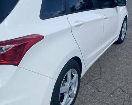Белый Хендай i30, объемом двигателя 1.58 л и пробегом 224 тыс. км за 8300 $, фото 2 на Automoto.ua