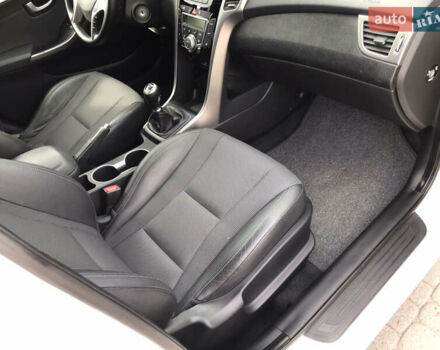 Белый Хендай i30, объемом двигателя 1.6 л и пробегом 239 тыс. км за 8900 $, фото 64 на Automoto.ua