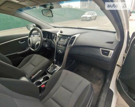 Білий Хендай i30, об'ємом двигуна 1.58 л та пробігом 230 тис. км за 9600 $, фото 11 на Automoto.ua