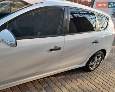Белый Хендай i30, объемом двигателя 1.58 л и пробегом 217 тыс. км за 7900 $, фото 26 на Automoto.ua