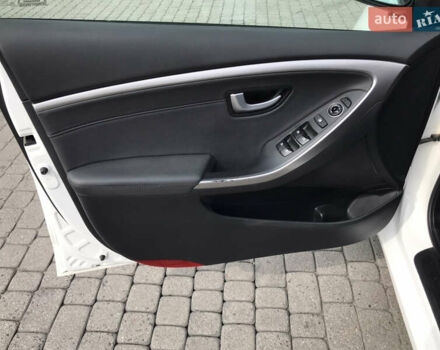 Белый Хендай i30, объемом двигателя 1.6 л и пробегом 239 тыс. км за 8900 $, фото 42 на Automoto.ua