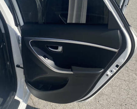 Белый Хендай i30, объемом двигателя 1.58 л и пробегом 224 тыс. км за 8300 $, фото 9 на Automoto.ua