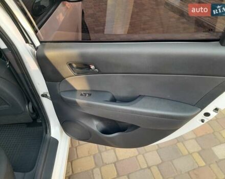 Белый Хендай i30, объемом двигателя 1.58 л и пробегом 217 тыс. км за 7900 $, фото 7 на Automoto.ua