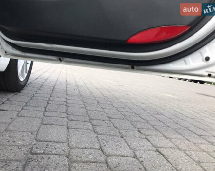 Белый Хендай i30, объемом двигателя 1.6 л и пробегом 239 тыс. км за 8900 $, фото 76 на Automoto.ua