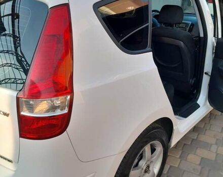 Белый Хендай i30, объемом двигателя 1.58 л и пробегом 217 тыс. км за 7900 $, фото 25 на Automoto.ua