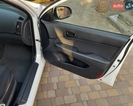 Белый Хендай i30, объемом двигателя 1.58 л и пробегом 217 тыс. км за 7900 $, фото 1 на Automoto.ua