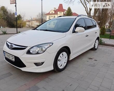 Белый Хендай i30, объемом двигателя 1.58 л и пробегом 180 тыс. км за 7000 $, фото 2 на Automoto.ua