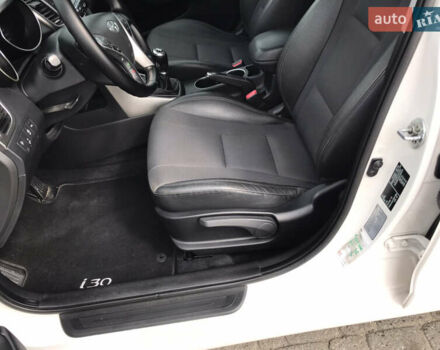 Белый Хендай i30, объемом двигателя 1.6 л и пробегом 239 тыс. км за 8900 $, фото 44 на Automoto.ua