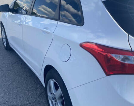 Белый Хендай i30, объемом двигателя 1.58 л и пробегом 224 тыс. км за 8300 $, фото 5 на Automoto.ua