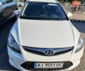 Белый Хендай i30, объемом двигателя 1.58 л и пробегом 310 тыс. км за 5500 $, фото 1 на Automoto.ua