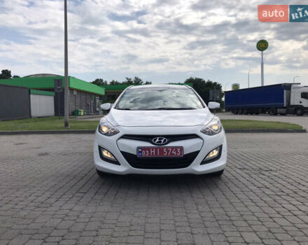 Белый Хендай i30, объемом двигателя 1.6 л и пробегом 239 тыс. км за 8900 $, фото 3 на Automoto.ua