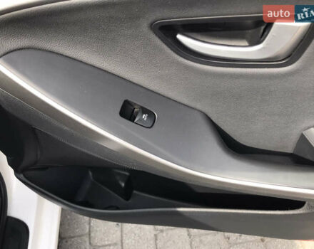 Белый Хендай i30, объемом двигателя 1.6 л и пробегом 239 тыс. км за 8900 $, фото 63 на Automoto.ua