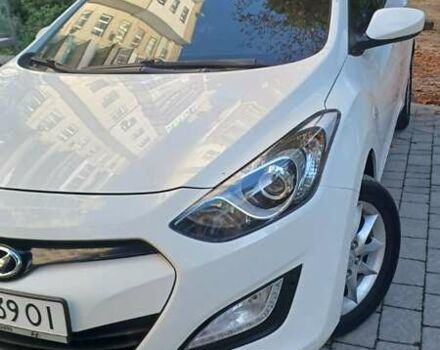 Белый Хендай i30, объемом двигателя 1.4 л и пробегом 300 тыс. км за 7300 $, фото 2 на Automoto.ua