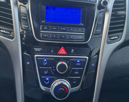 Белый Хендай i30, объемом двигателя 1.4 л и пробегом 340 тыс. км за 6900 $, фото 12 на Automoto.ua