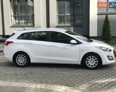 Белый Хендай i30, объемом двигателя 1.58 л и пробегом 223 тыс. км за 6800 $, фото 6 на Automoto.ua