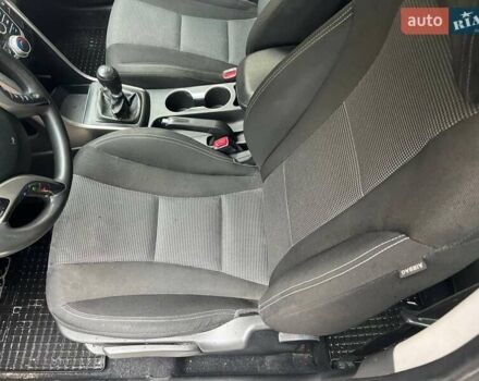 Белый Хендай i30, объемом двигателя 1.58 л и пробегом 223 тыс. км за 6800 $, фото 11 на Automoto.ua