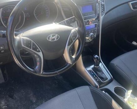 Білий Хендай i30, об'ємом двигуна 1.6 л та пробігом 260 тис. км за 11000 $, фото 6 на Automoto.ua