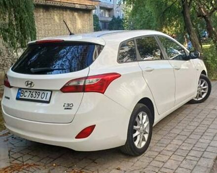 Белый Хендай i30, объемом двигателя 1.4 л и пробегом 300 тыс. км за 7300 $, фото 3 на Automoto.ua