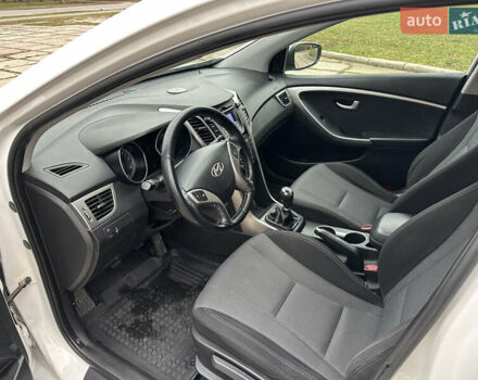 Белый Хендай i30, объемом двигателя 1.6 л и пробегом 190 тыс. км за 7750 $, фото 30 на Automoto.ua