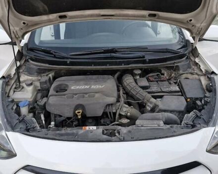 Белый Хендай i30, объемом двигателя 1.4 л и пробегом 180 тыс. км за 8999 $, фото 4 на Automoto.ua