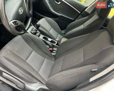 Белый Хендай i30, объемом двигателя 1.58 л и пробегом 223 тыс. км за 6800 $, фото 12 на Automoto.ua