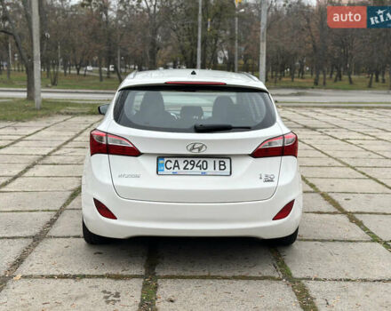 Белый Хендай i30, объемом двигателя 1.6 л и пробегом 190 тыс. км за 7750 $, фото 10 на Automoto.ua