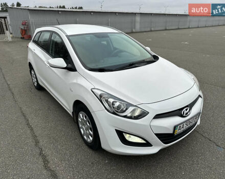Белый Хендай i30, объемом двигателя 1.59 л и пробегом 140 тыс. км за 8700 $, фото 4 на Automoto.ua