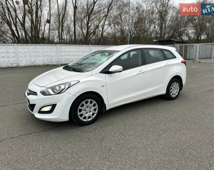 Белый Хендай i30, объемом двигателя 1.59 л и пробегом 140 тыс. км за 8700 $, фото 2 на Automoto.ua