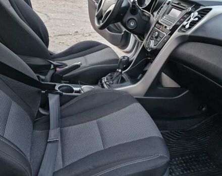 Белый Хендай i30, объемом двигателя 1.4 л и пробегом 180 тыс. км за 8999 $, фото 6 на Automoto.ua