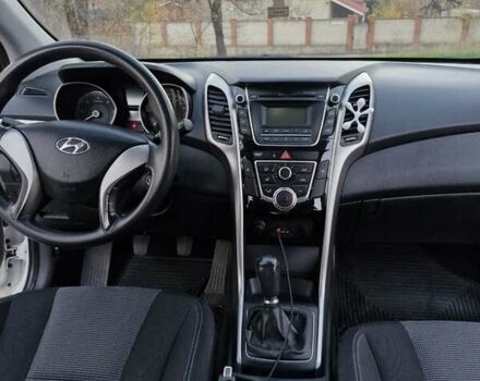 Белый Хендай i30, объемом двигателя 1.4 л и пробегом 180 тыс. км за 8999 $, фото 5 на Automoto.ua