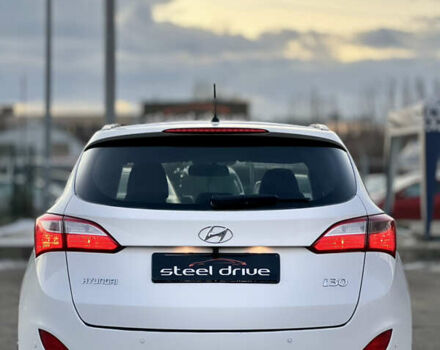 Белый Хендай i30, объемом двигателя 1.58 л и пробегом 227 тыс. км за 7699 $, фото 4 на Automoto.ua