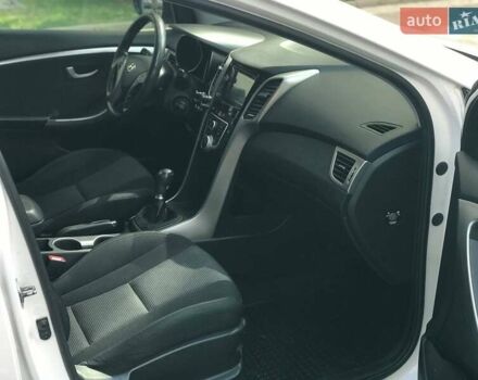Белый Хендай i30, объемом двигателя 1.58 л и пробегом 223 тыс. км за 6800 $, фото 1 на Automoto.ua