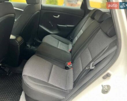 Белый Хендай i30, объемом двигателя 1.58 л и пробегом 223 тыс. км за 6800 $, фото 10 на Automoto.ua