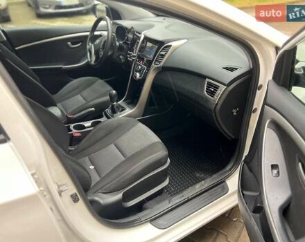 Белый Хендай i30, объемом двигателя 1.58 л и пробегом 223 тыс. км за 6800 $, фото 9 на Automoto.ua