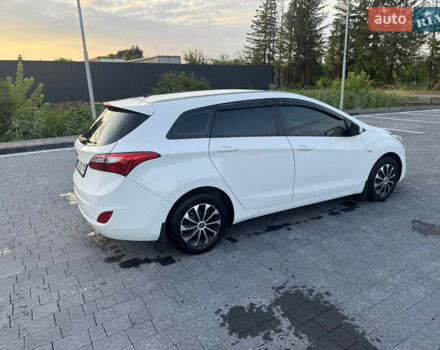 Белый Хендай i30, объемом двигателя 1.4 л и пробегом 340 тыс. км за 6900 $, фото 4 на Automoto.ua