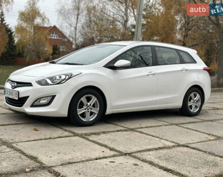 Белый Хендай i30, объемом двигателя 1.6 л и пробегом 190 тыс. км за 7750 $, фото 4 на Automoto.ua