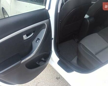 Белый Хендай i30, объемом двигателя 1.58 л и пробегом 252 тыс. км за 9500 $, фото 17 на Automoto.ua