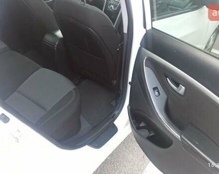Белый Хендай i30, объемом двигателя 1.58 л и пробегом 252 тыс. км за 9500 $, фото 16 на Automoto.ua
