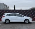 Белый Хендай i30, объемом двигателя 1.58 л и пробегом 220 тыс. км за 10000 $, фото 3 на Automoto.ua