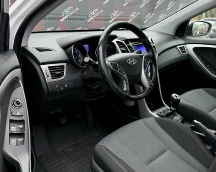 Белый Хендай i30, объемом двигателя 1.58 л и пробегом 220 тыс. км за 10000 $, фото 22 на Automoto.ua