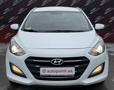 Белый Хендай i30, объемом двигателя 1.58 л и пробегом 220 тыс. км за 10000 $, фото 1 на Automoto.ua