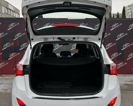 Белый Хендай i30, объемом двигателя 1.58 л и пробегом 220 тыс. км за 10000 $, фото 9 на Automoto.ua