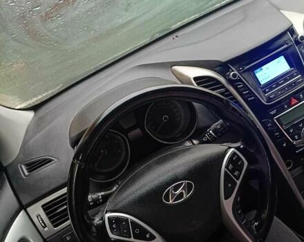 Белый Хендай i30, объемом двигателя 1.6 л и пробегом 204 тыс. км за 10500 $, фото 3 на Automoto.ua